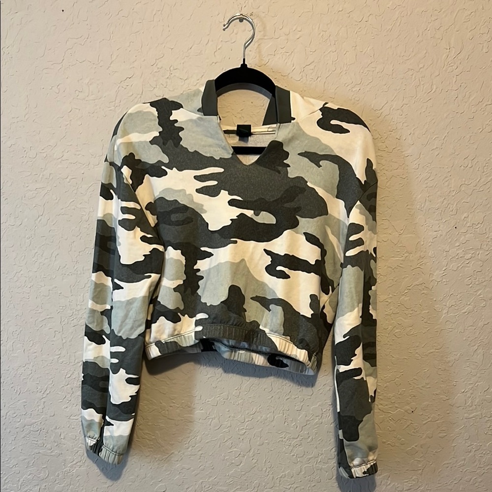 Wild Fable Gray Camo Cropped Hoodie